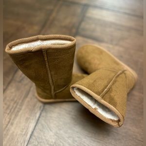 Link Tan Booties with lining - Size 10
